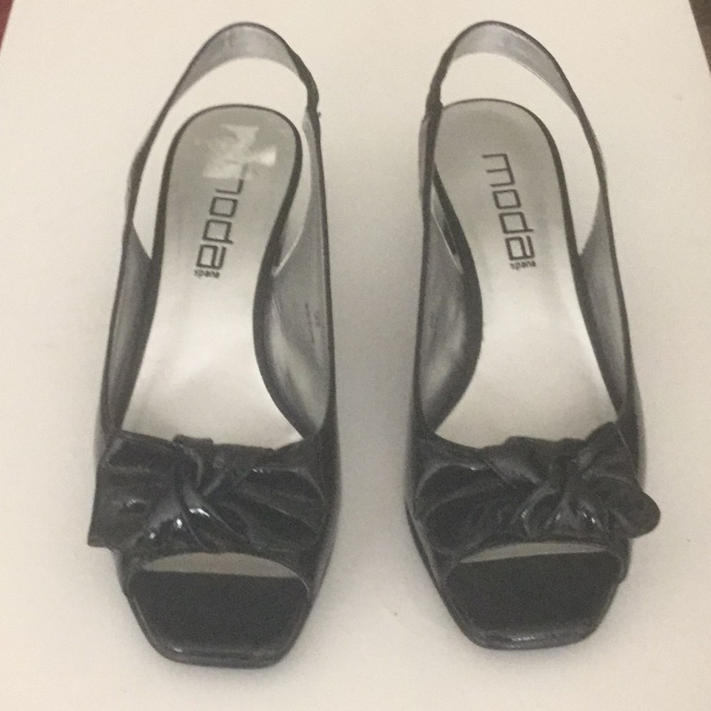 MODO SPANO BLACK PATENT SHOE, EUC, 6.5M